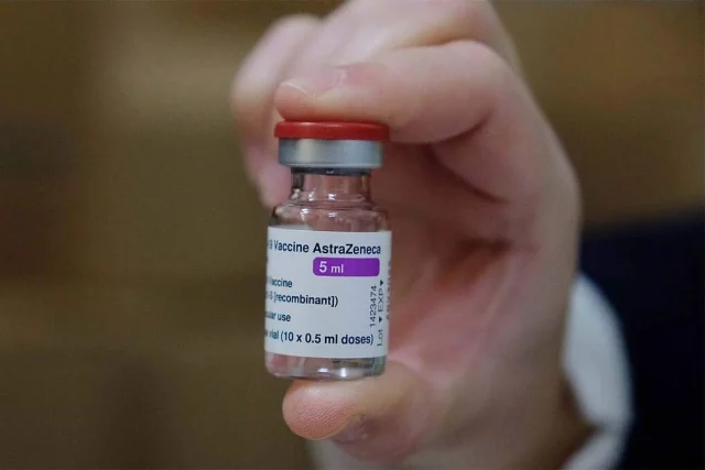 La Vacuna De Astrazeneca Genera Incertidumbre En Más De 4,9 Millones De Afectados En España