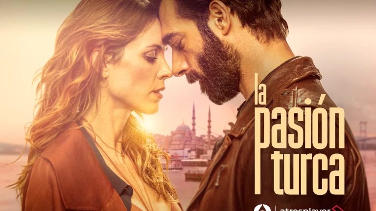 Lo contamos todo del seductor actor de ‘La Pasión Turca’: lo viste en Netflix y tiene un idilio con los idiomas