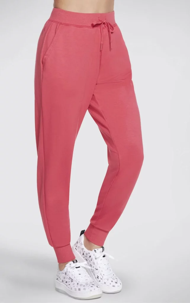Skechers No Tiene Zapatillas Cómodas Solo: Mira Sus Pantalones En 12 Colores Para Deporte O Estilo Urbano