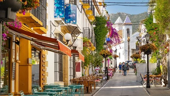 Marbella: Un Escenario Histórico Y Glamuroso