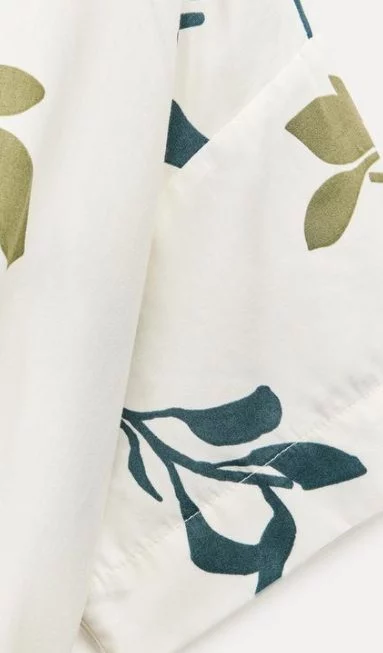 Este vestido batín de manga corta de Zara es un 'must' en tu armario de verano