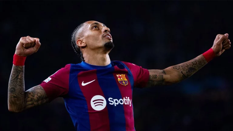 Raphinha sale en defensa del jugador más discutido del FC Barcelona