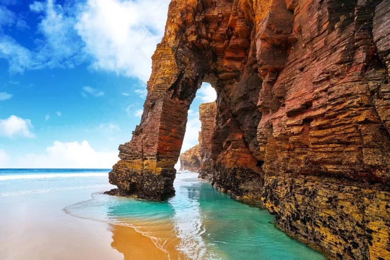 Top 10 lugares para visitar en este verano en España el último es sacado de una pintura