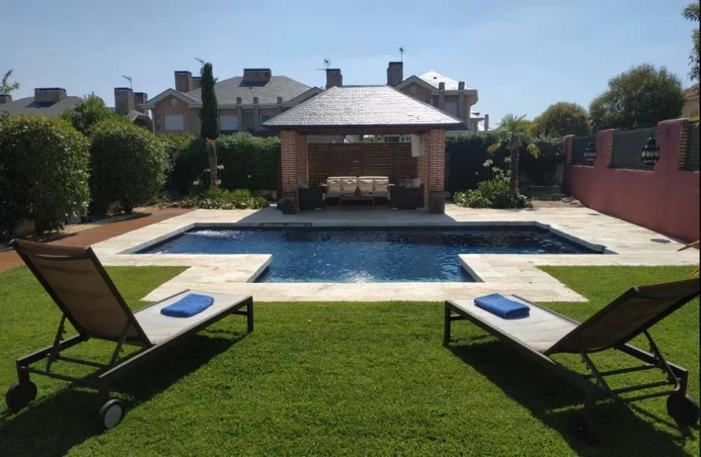 Un Negocio En Auge: Beneficios Del Alquiler De Piscinas Privadas En España