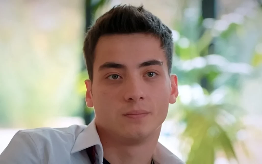 'Hermanos': Akif se harta y se carga su relación amorosa de esta manera