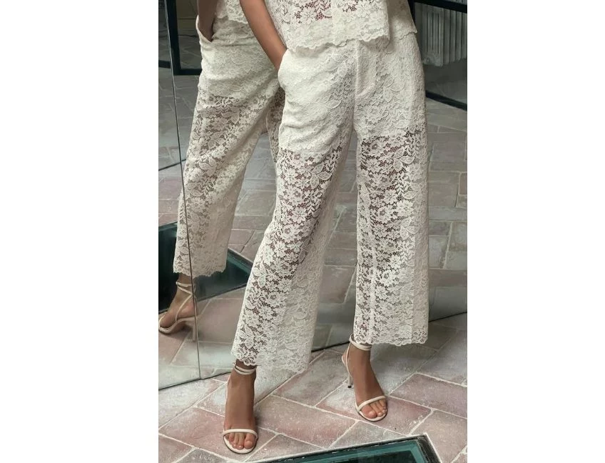 Zara Arrasa Con Este Conjunto Bordado De Estilo Romántico Para Primavera Y Verano