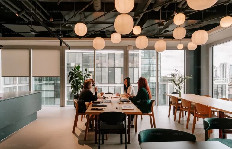 Trabaja y almacena en el mismo lugar, ¡mira este coworking!