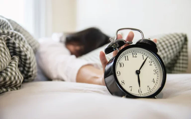 Esto pasa si duermes menos de ocho horas al día