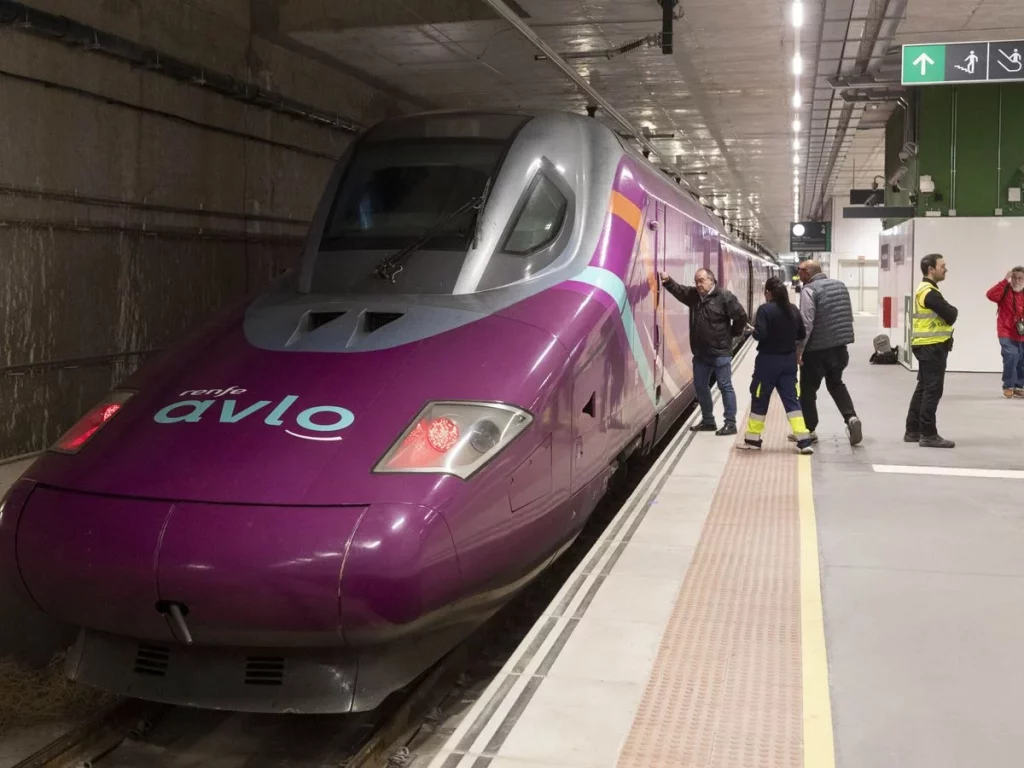 Avlo: La Alta Velocidad Asequible De Renfe