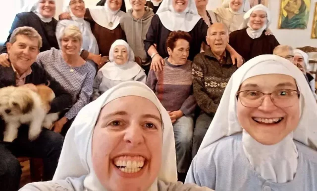 Rebelión En El Convento De Las Clarisas De Belorado: Un Excomulgado Y 16 Monjas