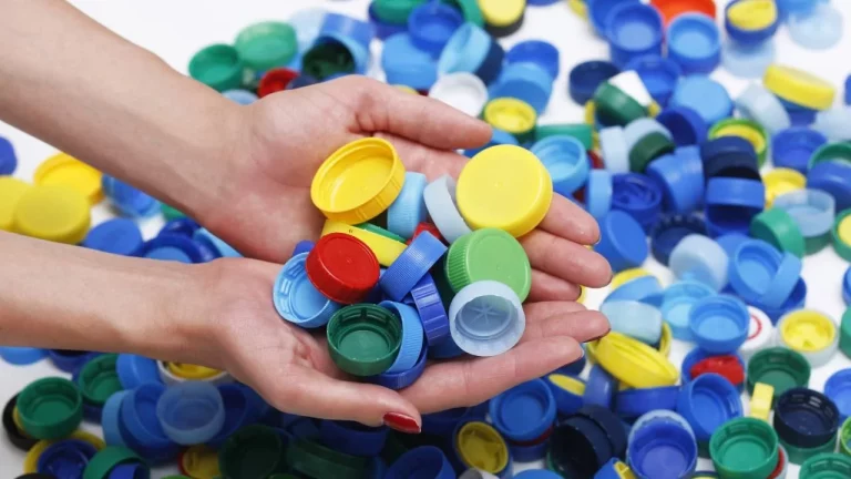 ¡No las tires! 4 ideas divertidas para reciclar las tapitas de gaseosa