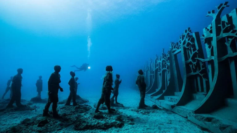 Descubre Lanzarote, el único museo submarino del mundo que te encantará