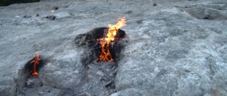 Olimpos en Turquía: El misterio de las piedras que arden al contacto con el aire
