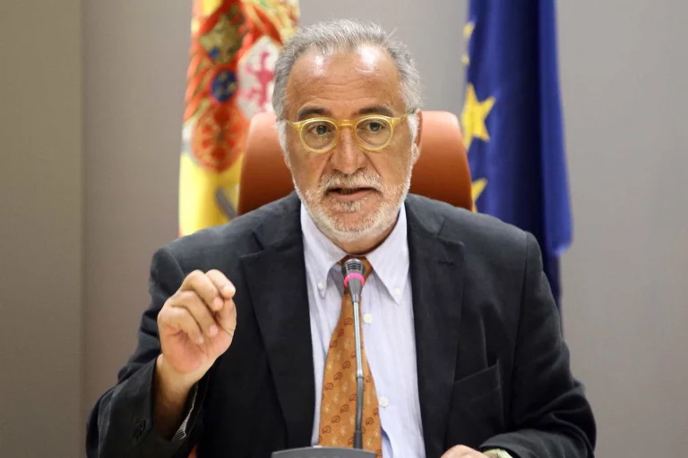 El director de la DGT Pere Navarro enfada a miles de conductores: multas con «carácter pedagógico»