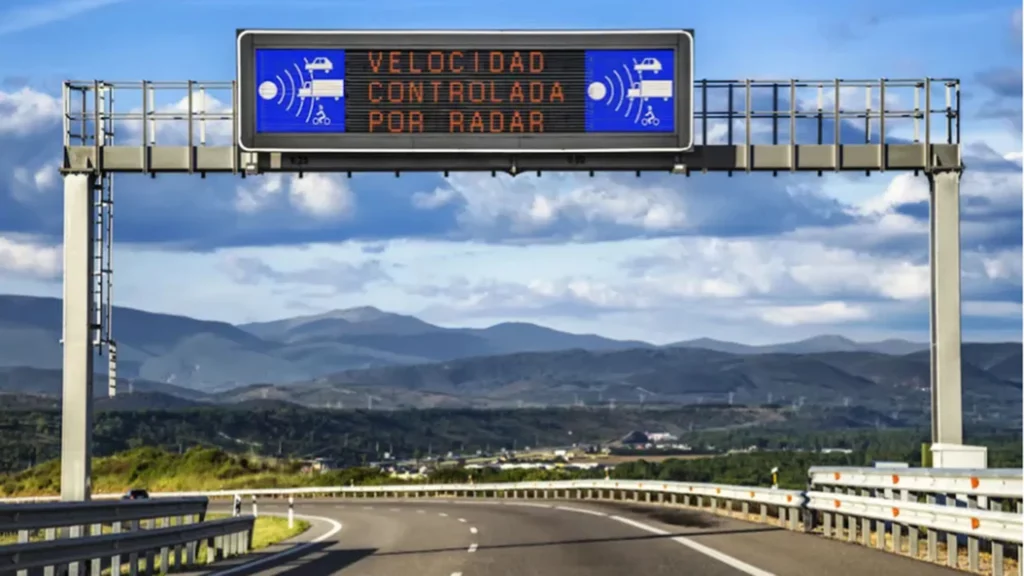 Los Pórticos: Centinelas De La Dgt En Las Carreteras