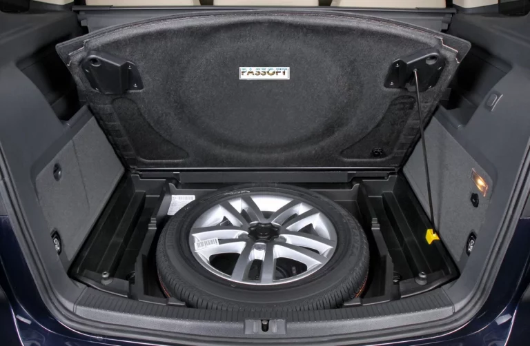 En extinción: por qué ya no se lleva la rueda de repuesto en el maletero del coche
