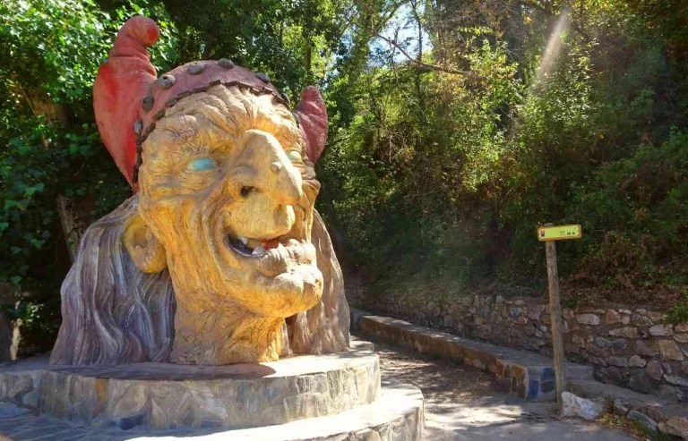 Descubre Soportújar, el enigmático pueblo que es considerado como el más raro de España
