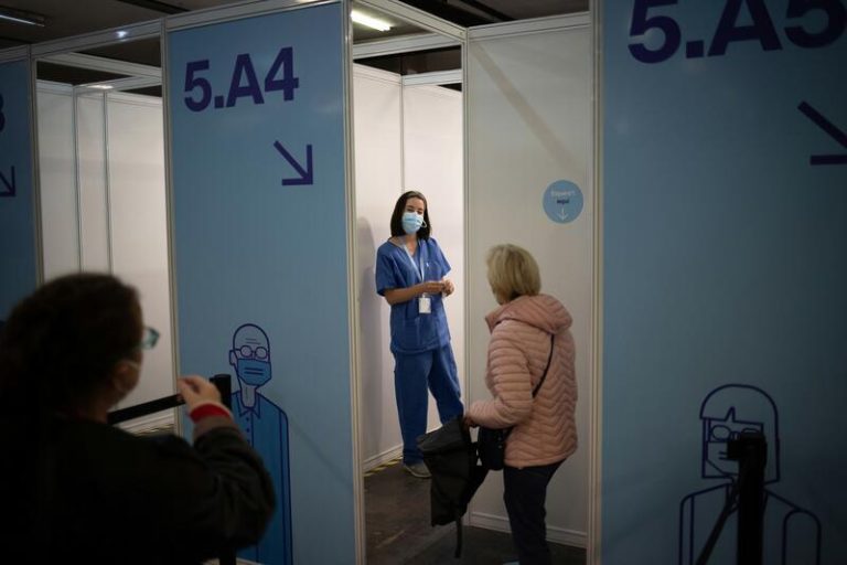 Expertos no ven «alarmante» la llegada a Catalunya de nuevas variantes de Covid