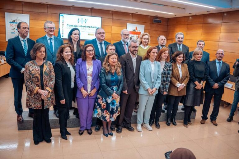 Sanidad y las CCAA debaten sobre el déficit de médicos de Atención Primaria que se prevé en verano