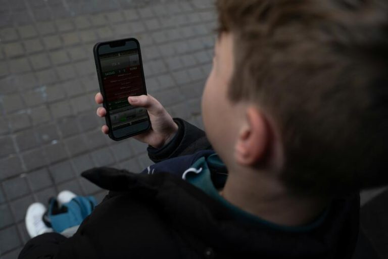 La Asociación para la Transición Digital aplaude la ley de protección al menor en Internet, pero exige ambición y consenso