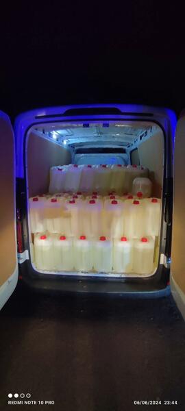 Intervenidas 200 garrafas de gasolina para abastecer a narcolanchas en una furgoneta en Chiclana (Cádiz)