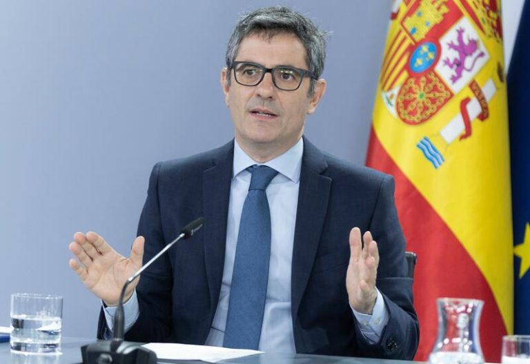 El ministro Félix Bolaños, operado de urgencia de apendicitis