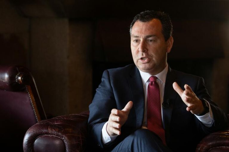 Salvamento defiende que actuó «correctamente» con los pélets y que Galicia aprendió del Prestige