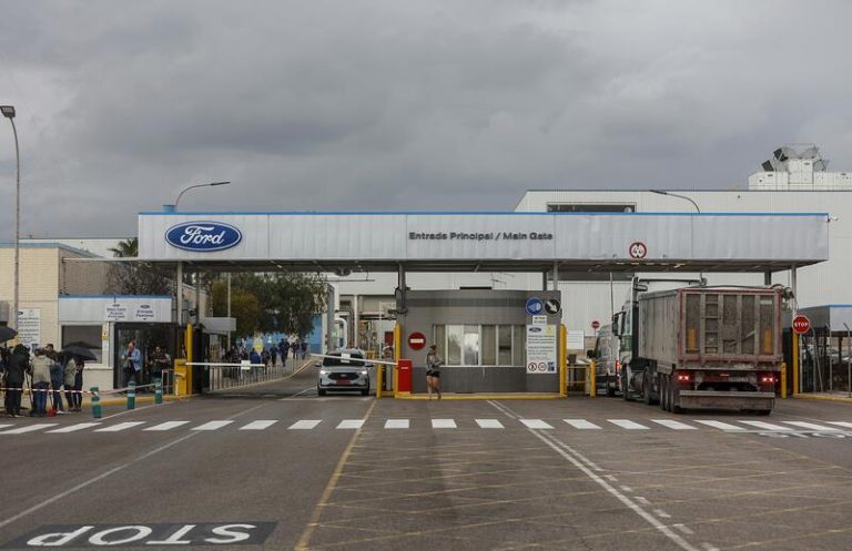 Ford se abre a acordar alternativas al despido de los empleados del ERE