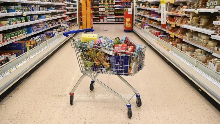 Lidl, Mercadona, Alcampo… ¿Qué supermercado ha subido más el precio por la rebaja del IVA?