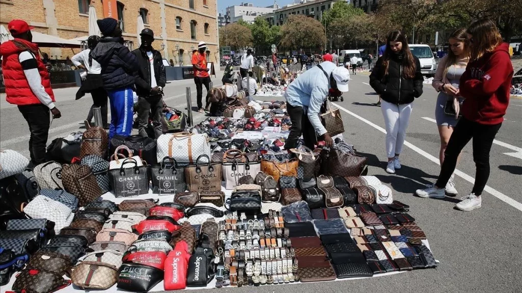 Hasta Los Británicos Están Alerta Por Los 200 Euros De Multa Por Hacer Esto En Vacaciones En España 33 ¿Se Soluciona Con Una Multa? Un Fenómeno Arraigado Y Complejo