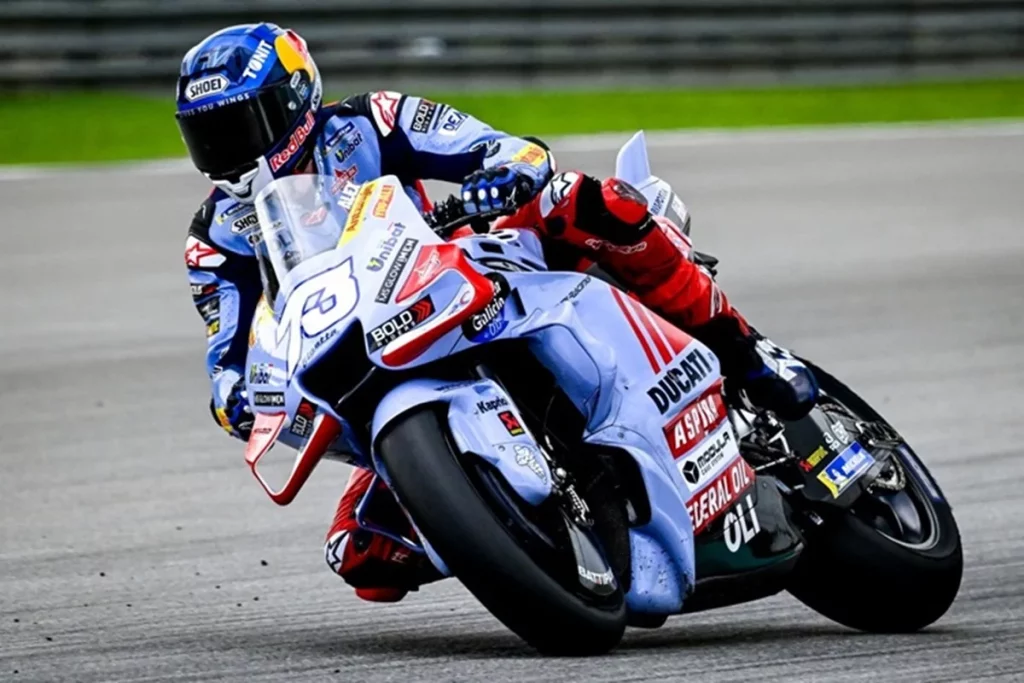 Álex Márquez Víctima De Un Efecto Dominó Demoledor En Gresini: Pie Y Medio Fuera