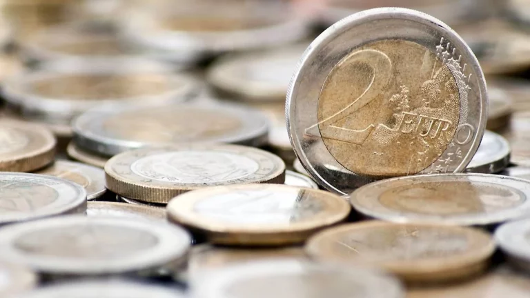 Aprende a identificar las monedas falsas que están circulando en España