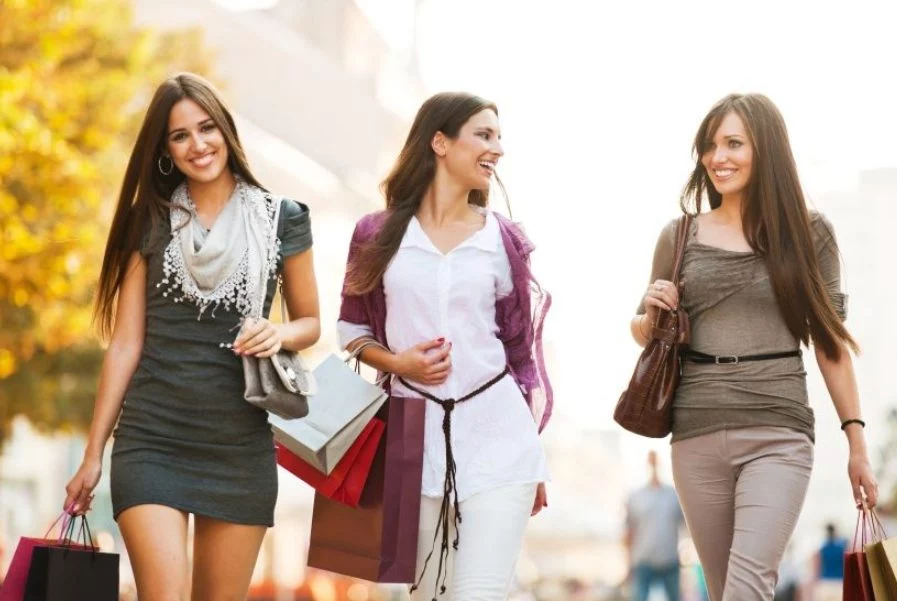 5 vestidos de la nueva colección de Stradivarius para todas: estampados, bordados, de cuello halter…