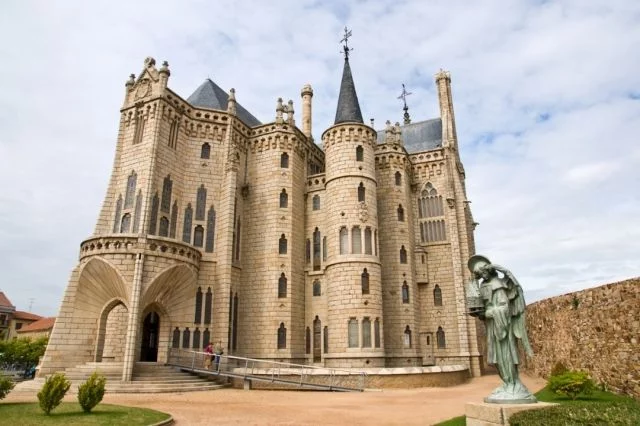 El Palacio Escondido: Una Nueva Era Para El Palacio Episcopal De Astorga