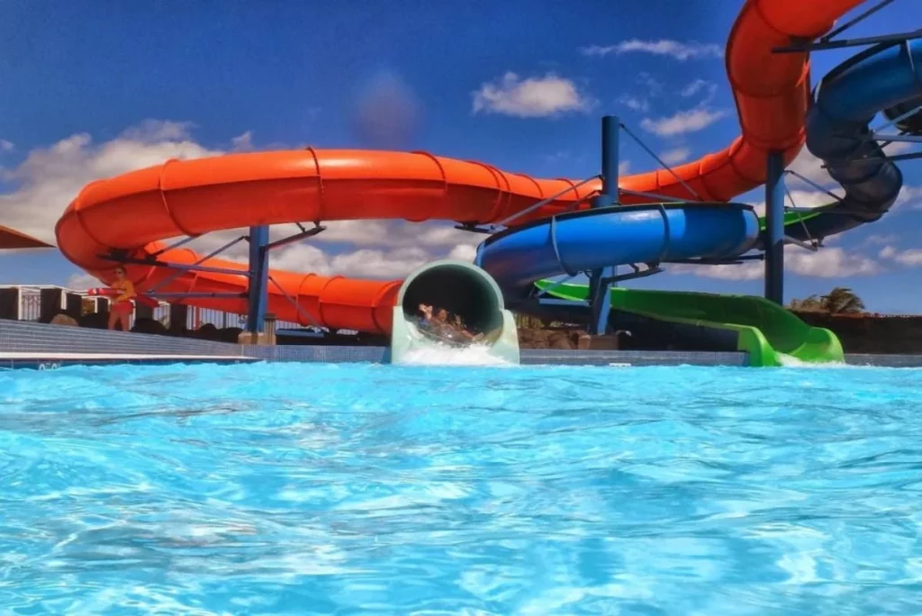 Entradas, Horarios Y Cómo Llegar: Tú Guía Para Una Aventura Refrescante