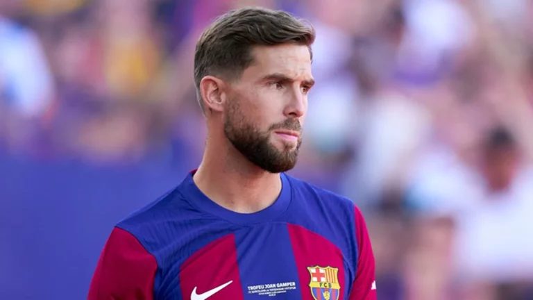 Iñigo Martínez frena salida dolorosa en el FC Barcelona