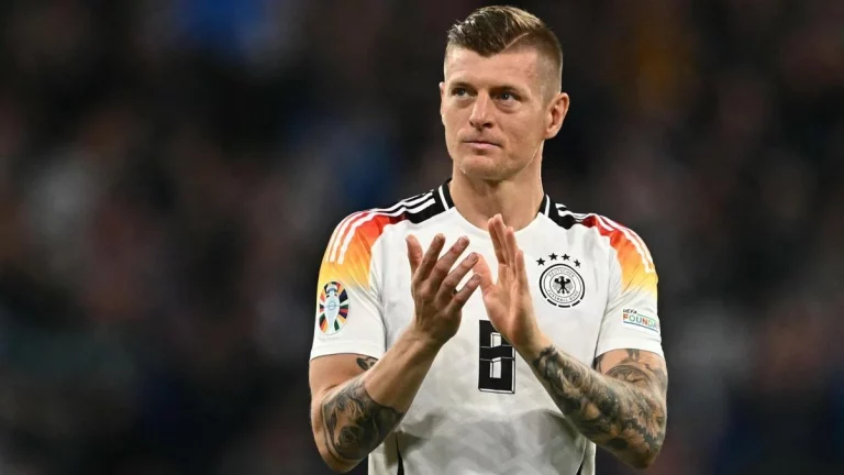 Kroos levanta un nuevo trofeo desde su retiro