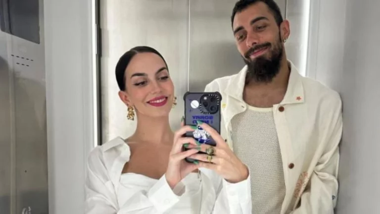 María Valero se lleva a Borja Iglesias a Las Fallas
