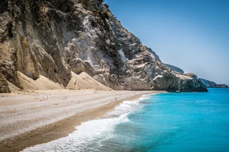 Una playa española inicia su caza de brujas contra las despedidas de soltero