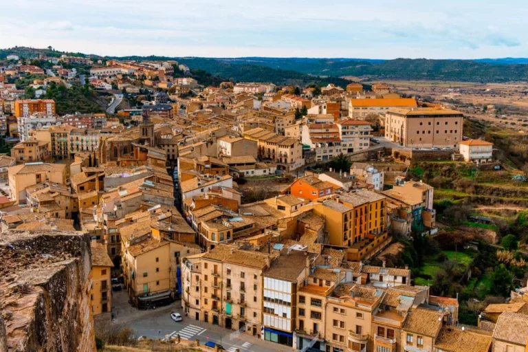 Descubre Cardona, el encantador pueblo cerca de Barcelona con castillos y colinas