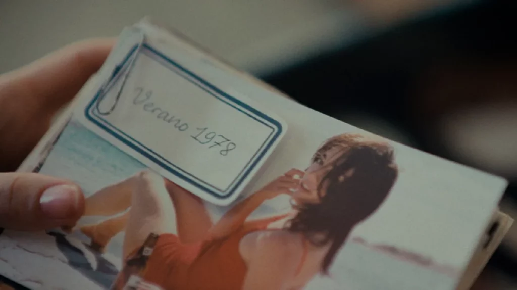 Estrella Damm revive los veranos de los años setenta en su última campaña  de verano