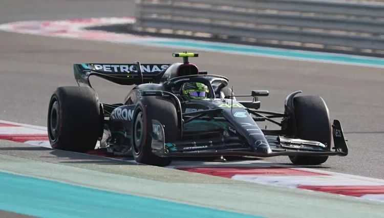 Lewis Hamilton Mercedes Ferrari