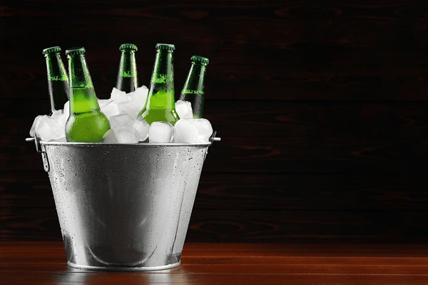 No caigas en el engaño de la cerveza “regalada”: La escena cotidiana en los bares españoles