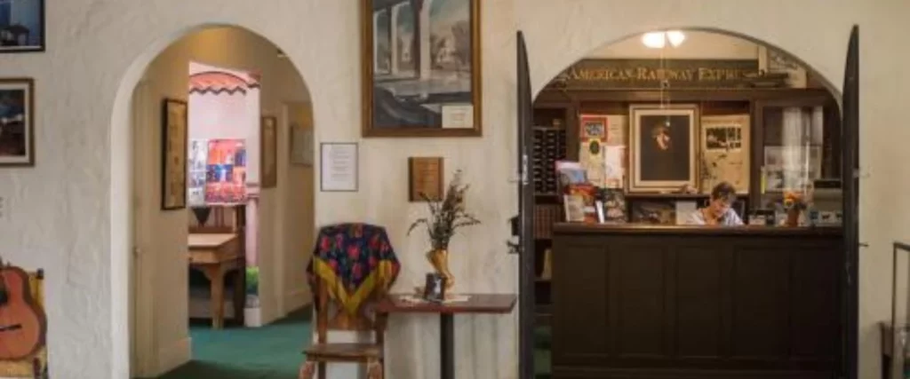 Un Hotel Embrujado En El Medio Del Desierto, ¿Buen Plan?