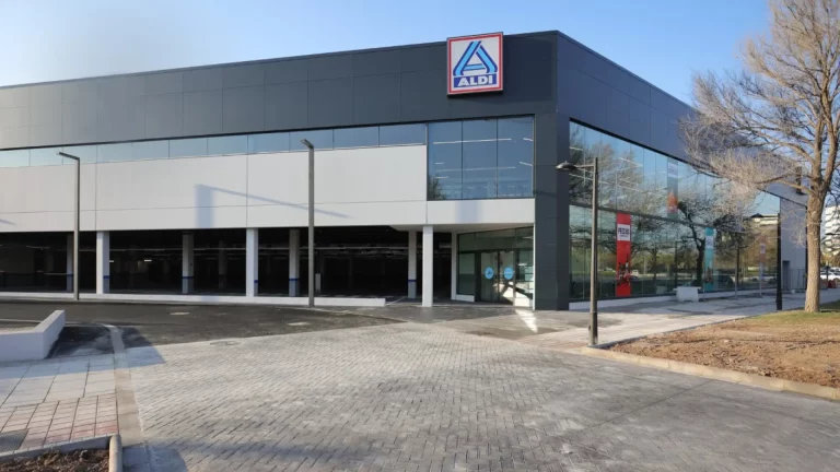 Aprovecha el accesorio estrella de 6 euros de Aldi en varios colores para el verano y la playa