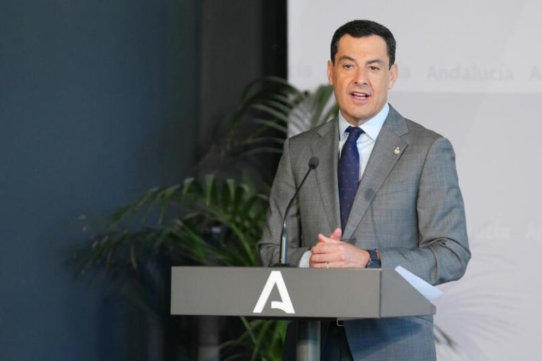 Moreno: «Negocian sin luz y taquígrafo» la investidura de Illa dando «privilegios a Cataluña»