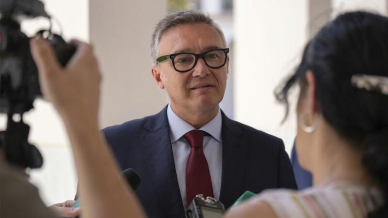 Gavira replica a Espadas que «ni sus amenazas ni sus demandas y querellas harán que nos callemos»