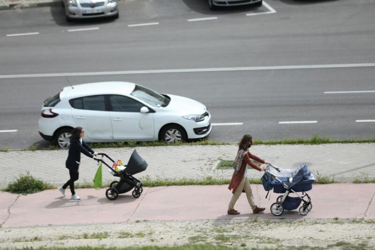 Un aumento de prestaciones por nacimiento y cuidado de menor en España en 2024
