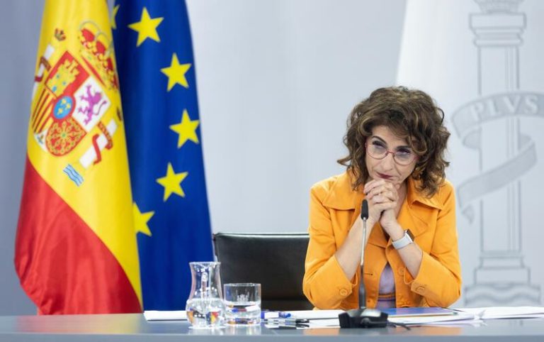El déficit del Estado cae al 1,21% del PIB en el primer semestre y el público baja al 1,18% hasta mayo