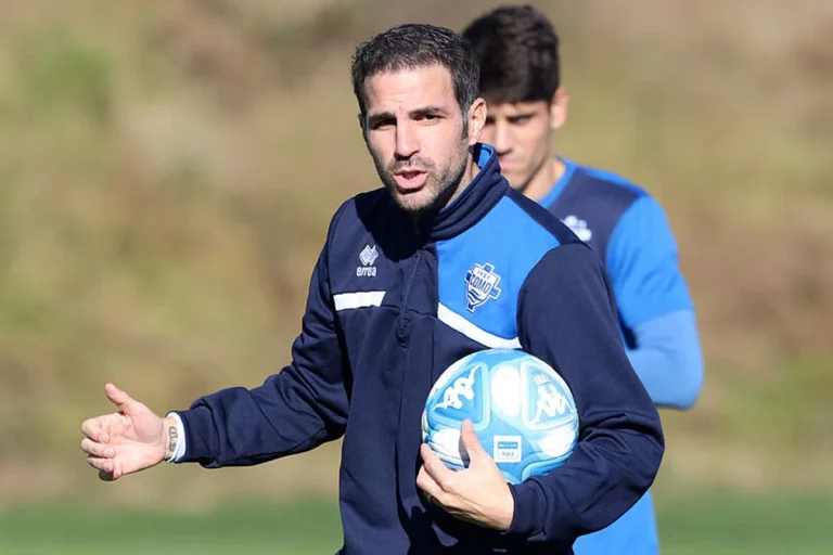 Cesc Fábregas vuelve a incordiar al Betis: lo quiere en el Como